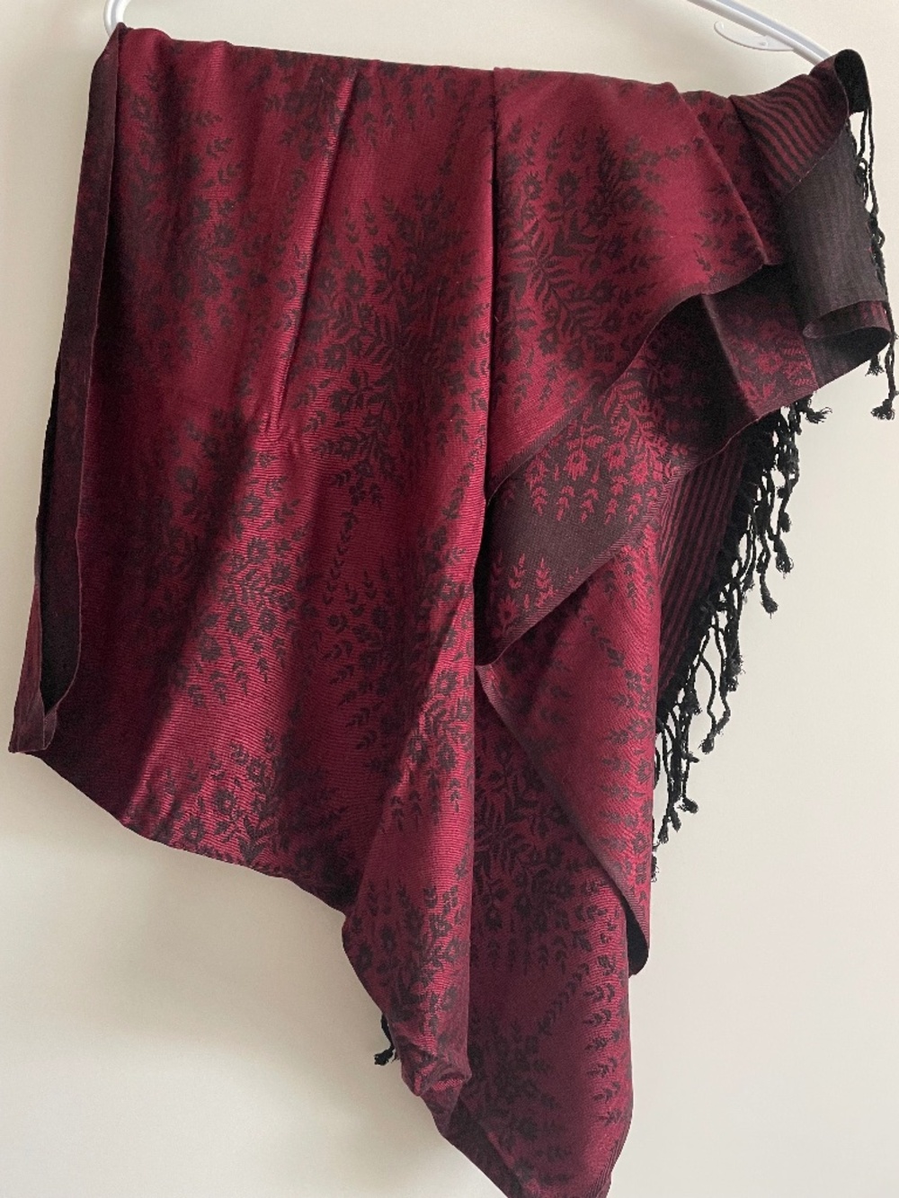 EUC Vintage Burgundy & Black Shall/Blanket Scarf Reversible with Tassels Women’s